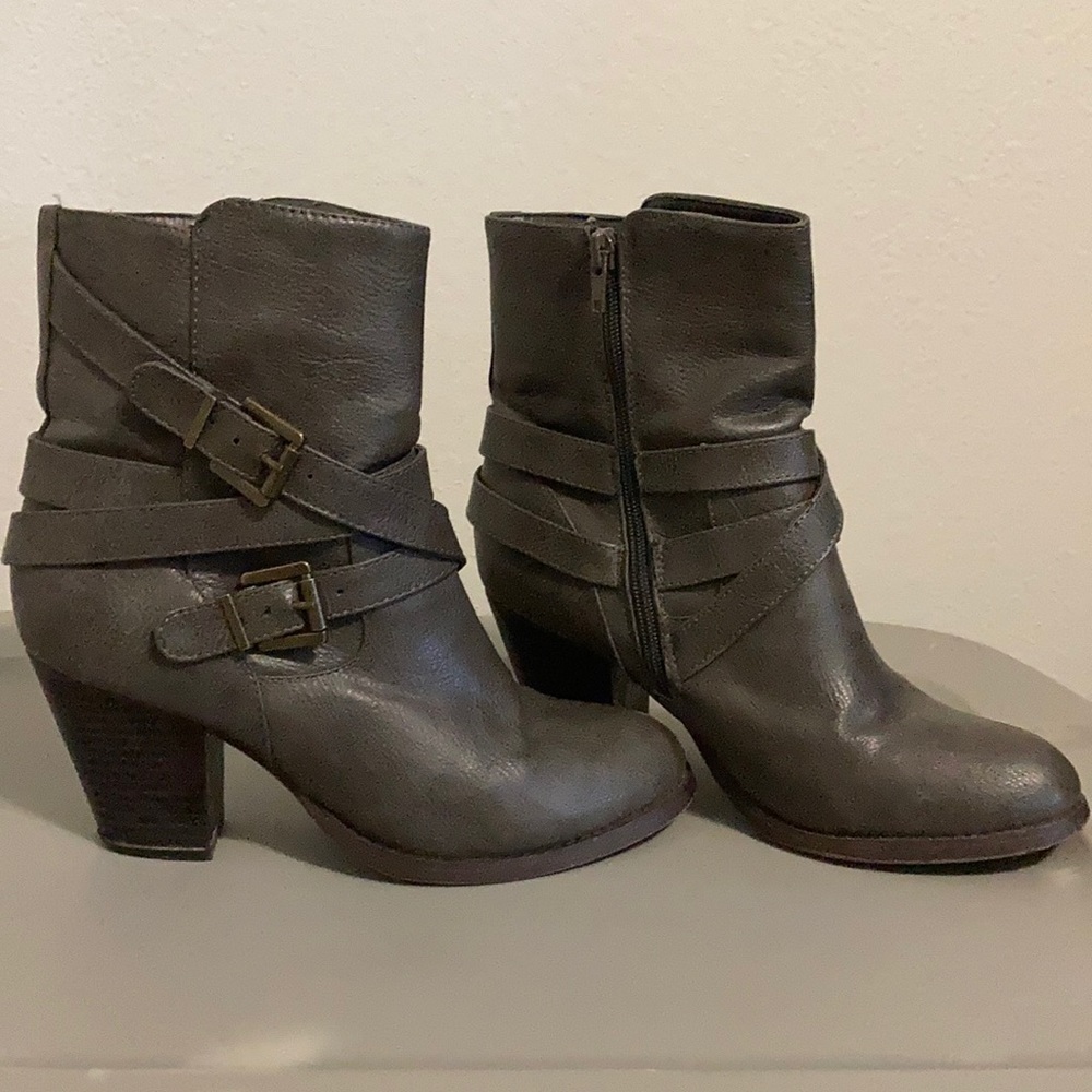 Gray wedge heel ankle boots size 7.5